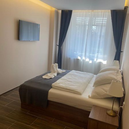 Mp Hotel Зноймо Екстериор снимка
