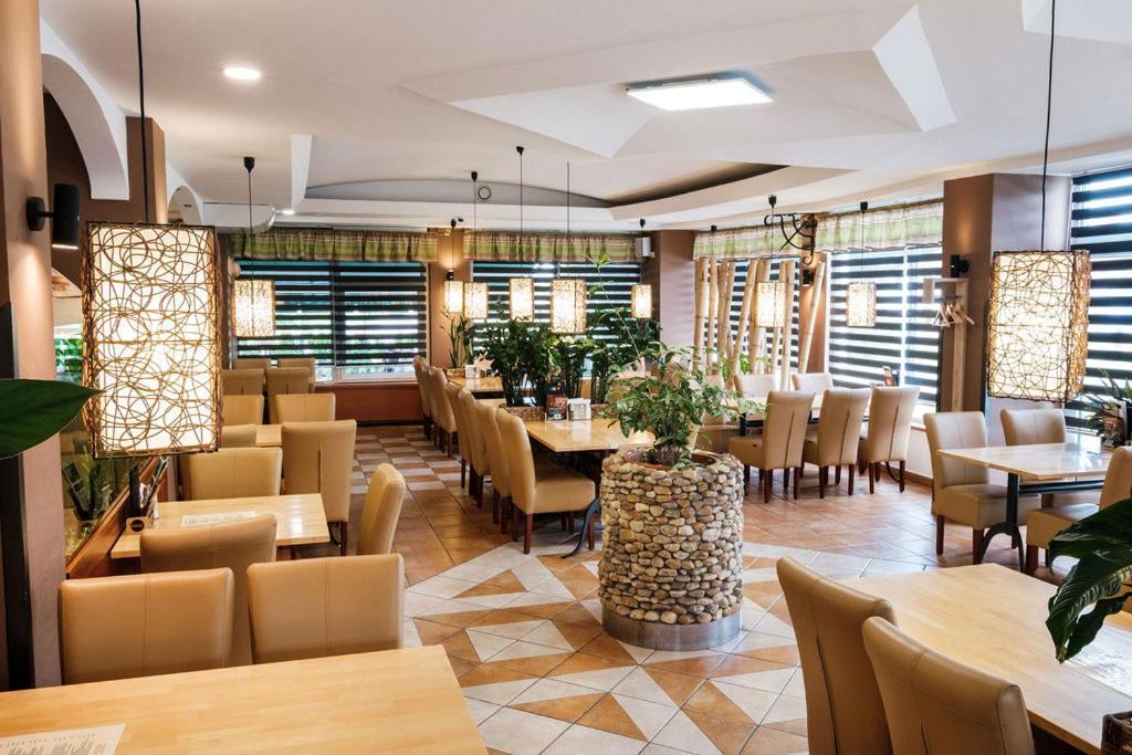 Mp Hotel Зноймо Екстериор снимка