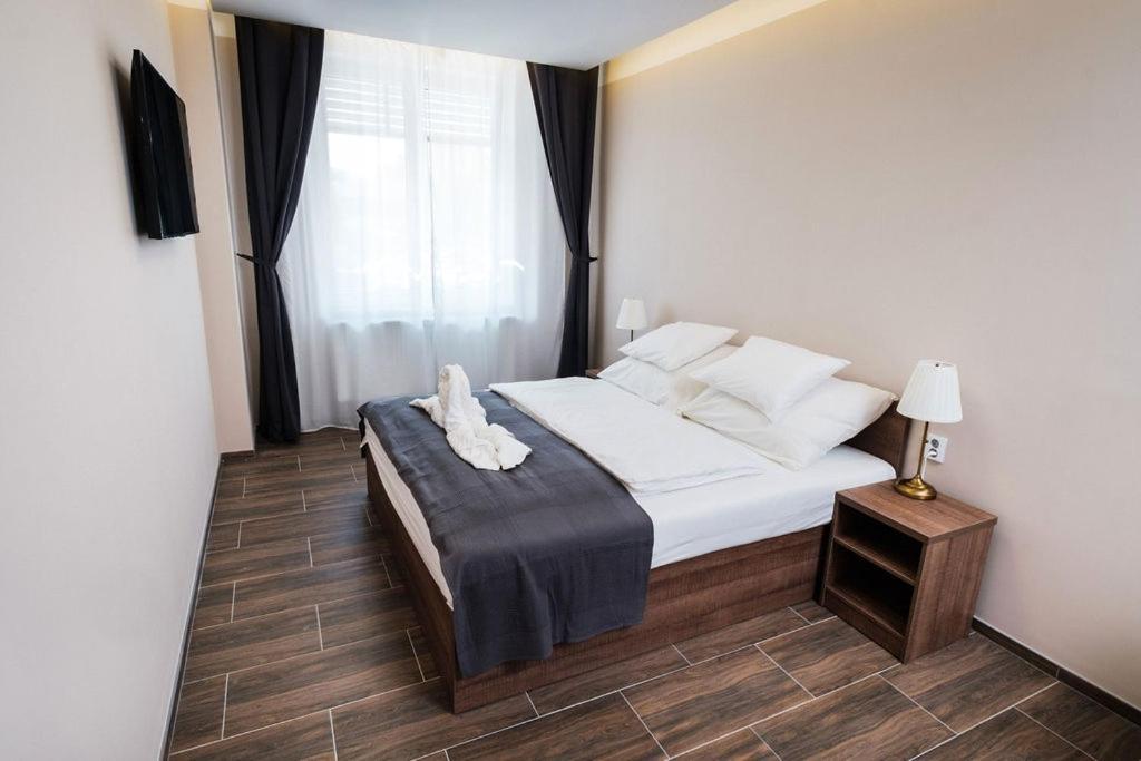 Mp Hotel Зноймо Екстериор снимка